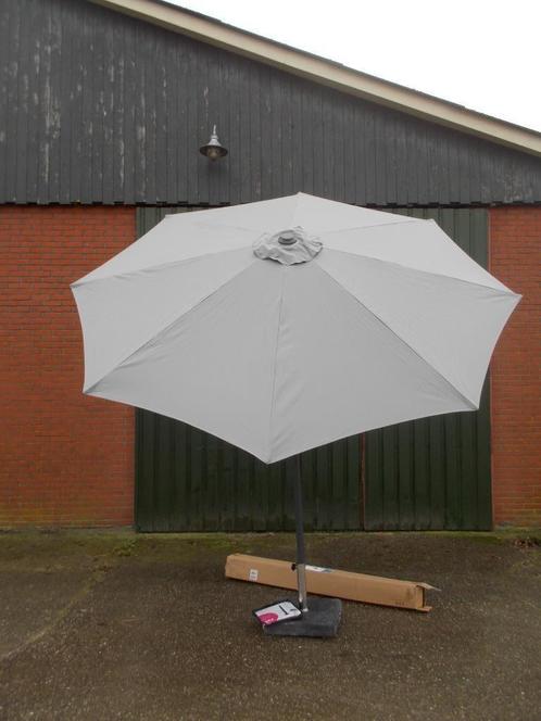 Parasol 3m + een granietvoet MADISON + hoes te koop, Tuin en Terras, Tuinmeubel-accessoires, Zo goed als nieuw, Ophalen