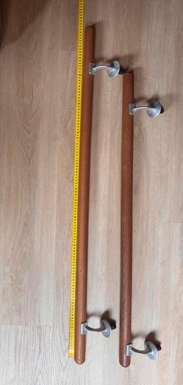 2 Nieuwe Houten Trapleuningen beschikbaar voor biedingen