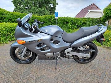 Suzuki GSX750F . 2005 . Weinig km . Hele nette Motor . beschikbaar voor biedingen