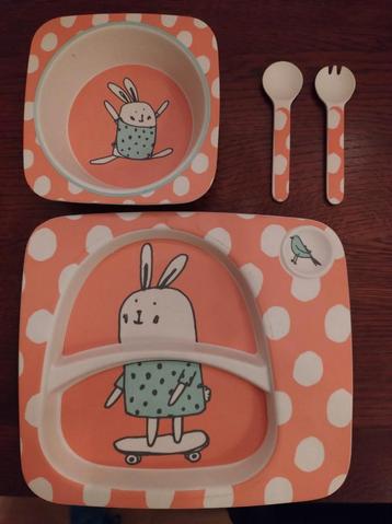 Kinderservies. Bakje aantal x gebruikt, rest niet beschikbaar voor biedingen