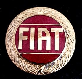 Fiat pin- d.rood-goudkleur- grote maat, Verzenden, Nieuw, Transport, Speldje of Pin