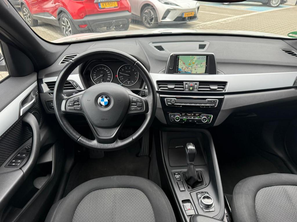 BMW X1 sDrive18i Centennial Executive *Trekhaak*, Auto's, BMW, Gebruikt, Euro 6, Wit, Lichtsensor