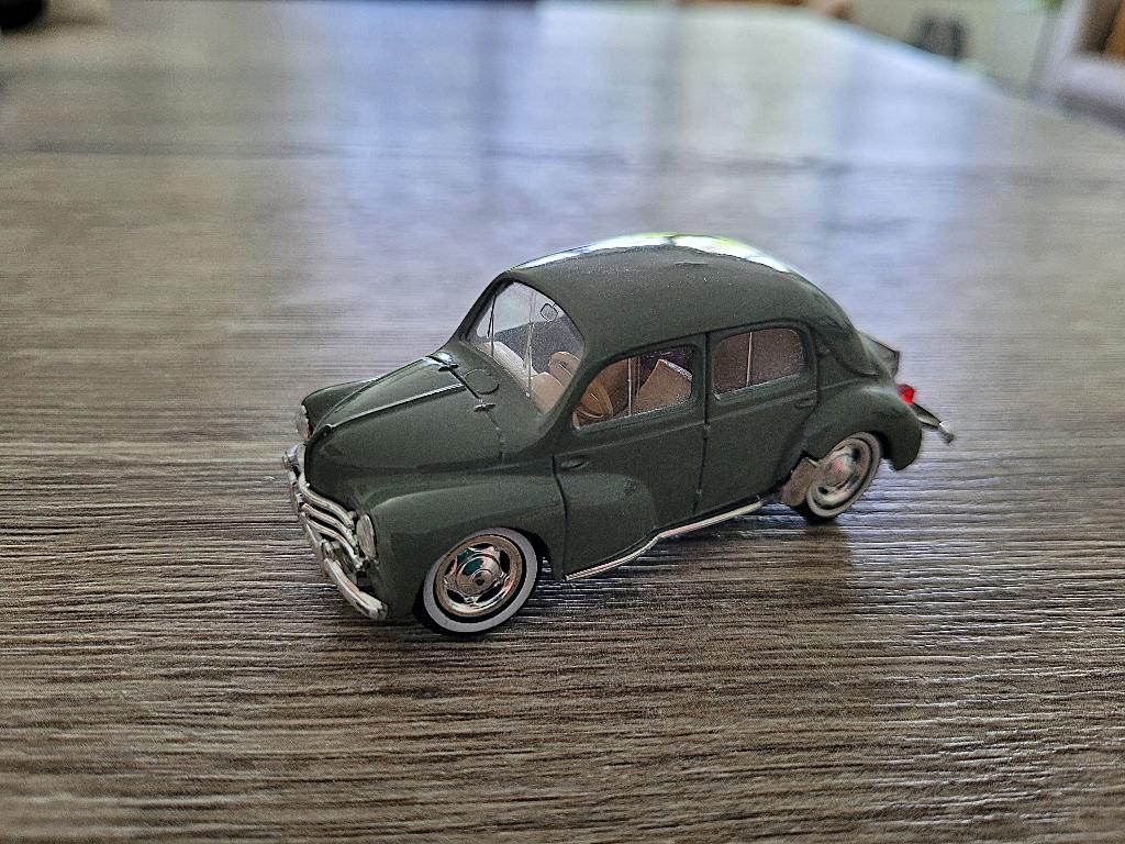Modelauto  Renault 4   1: 43, Ophalen of Verzenden, Auto, Overige merken
