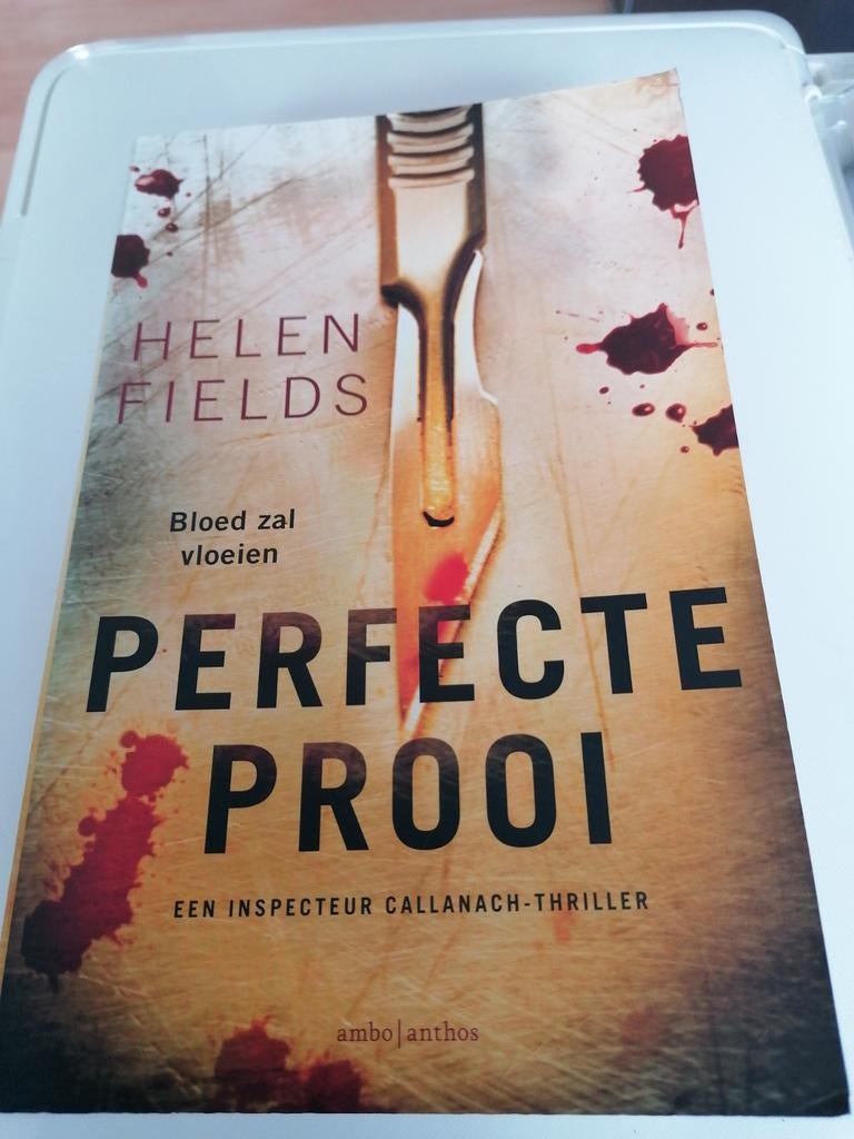 Helen Fields - Perfecte prooi, Boeken, Ophalen of Verzenden, Gelezen, Helen Fields