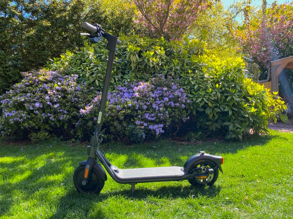 Segway Ninebot F2 E-step met accessoires, Fietsen en Brommers, Steps, Zo goed als nieuw, Elektrische step (E-scooter), Ophalen of Verzenden