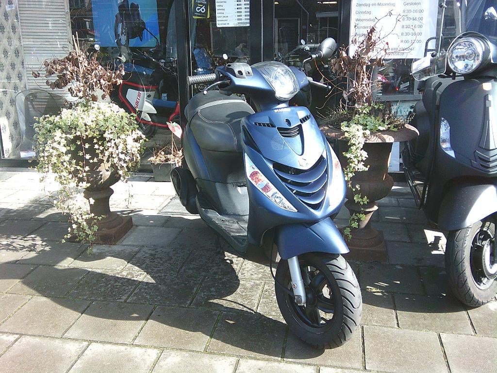 Piaggio zip 4t mat blauw
