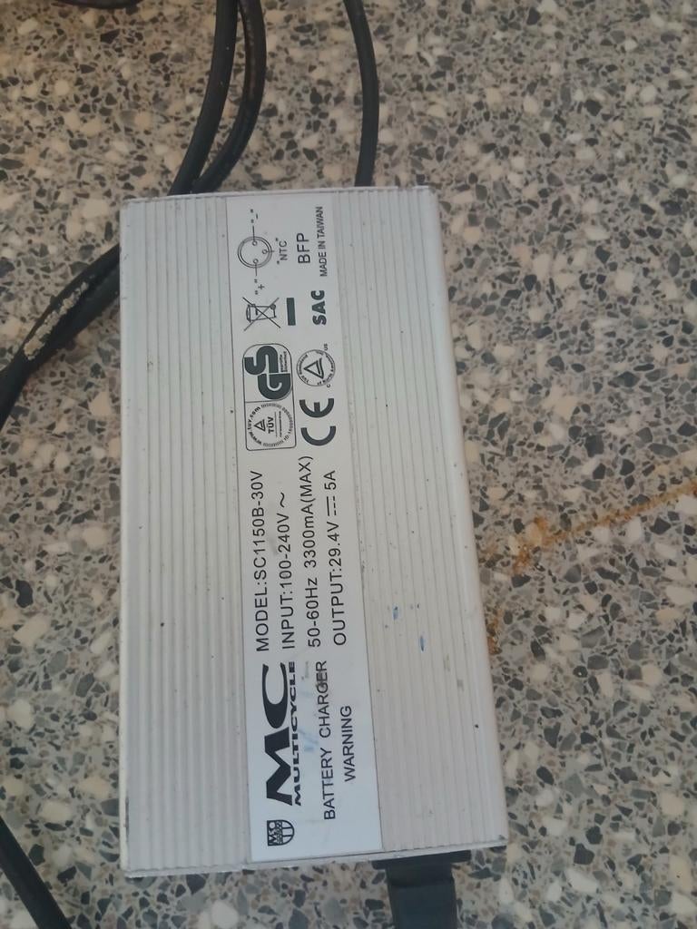 ACCU EN ACCULADER  (snellader) +SC1150B-30V (29.4V 5A), Ophalen of Verzenden, Gebruikt