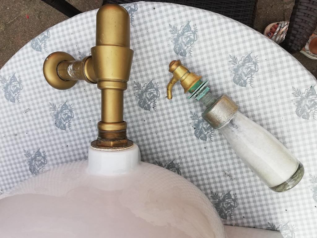 Groot antiek fonteintje/kleine wastafel van sphinx, hoge rug, Ophalen