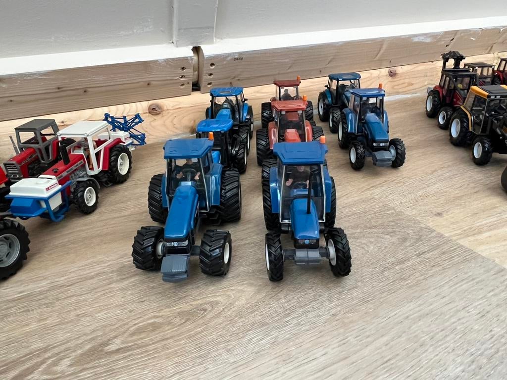 Britains New Holland, Hobby en Vrije tijd, Modelauto's | 1:32, Ophalen of Verzenden, Zo goed als nieuw, Tractor of Landbouw, Britains