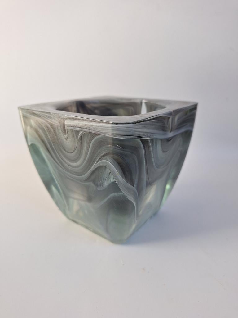 Zwaar glazen theelichthouder
10 x 10,5 x 10,5 cm, Huis en Inrichting, Gevondenengemaakt@gmail.com, Onbekend, Ophalen of Verzenden
