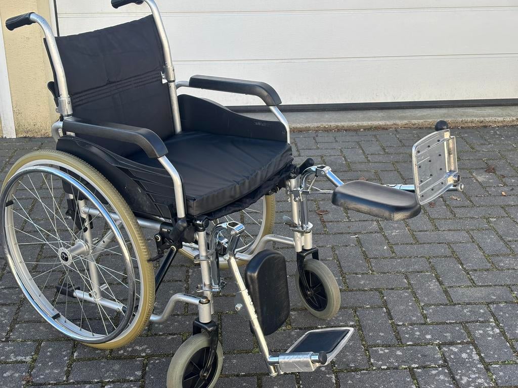 Rolstoel verstelbare beensteunen voor gestrekt been geschikt, Diversen, Rolstoelen, Gebruikt, Meer info ☎️0️⃣6️⃣➖2️⃣0️⃣9️⃣0️⃣1️⃣0️⃣4️⃣0️⃣