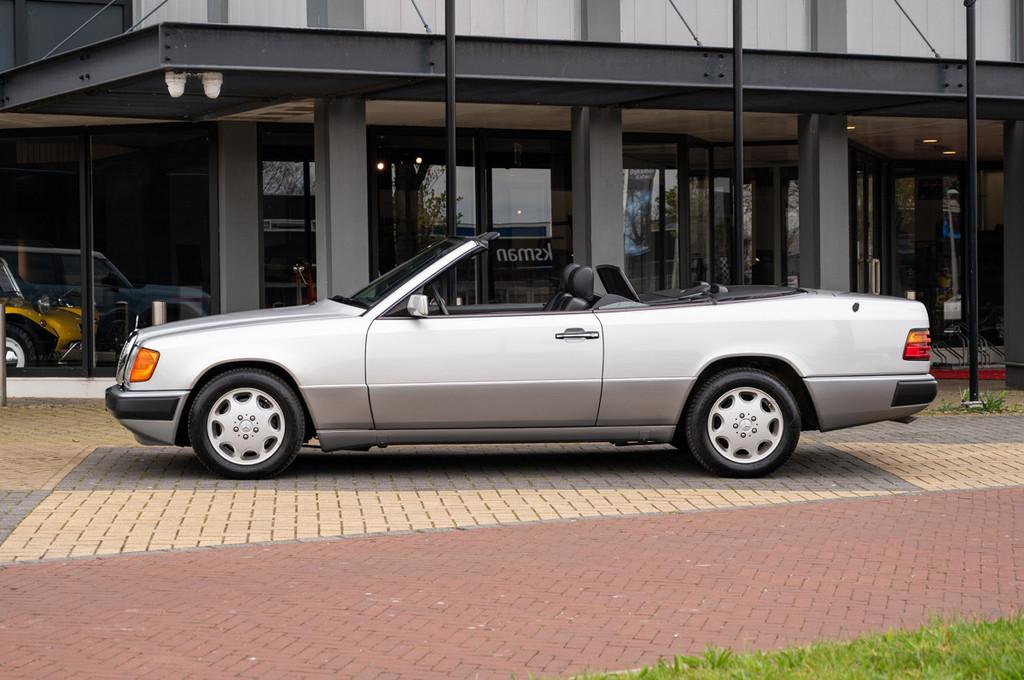 Mercedes-Benz E-Klasse 300 CE-24 Cabriolet (bj 1994), Auto's, Zwart, Cabriolet, 4 stoelen, Bedrijf