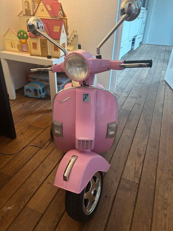 Roze Vespa loopscooter voor kinderen, Kinderen en Baby's, Speelgoed | Buiten | Voertuigen en Loopfietsen, Gebruikt, Loopfiets