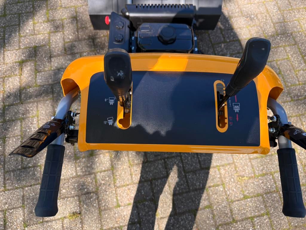 Mooie Stiga benzine veegborstel, Tuin en Terras, Veegmachines, Ophalen, Zo goed als nieuw