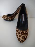 Mooie pump met panter print, Kleding | Dames, Ophalen of Verzenden, Zo goed als nieuw, Bruin
