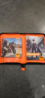 Ktm duke 125 complete boekje, Motoren, Ophalen of Verzenden