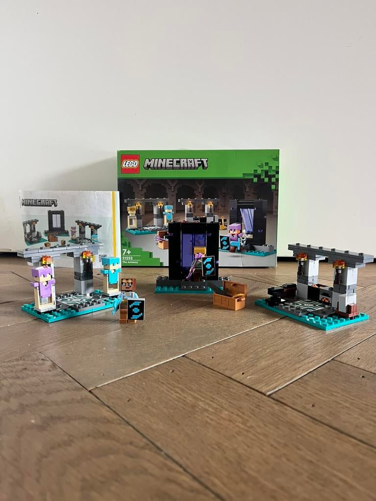 Lego Minecraft 21252 the Armoury, Kinderen en Baby's, Speelgoed | Duplo en Lego, Ophalen of Verzenden, Zo goed als nieuw