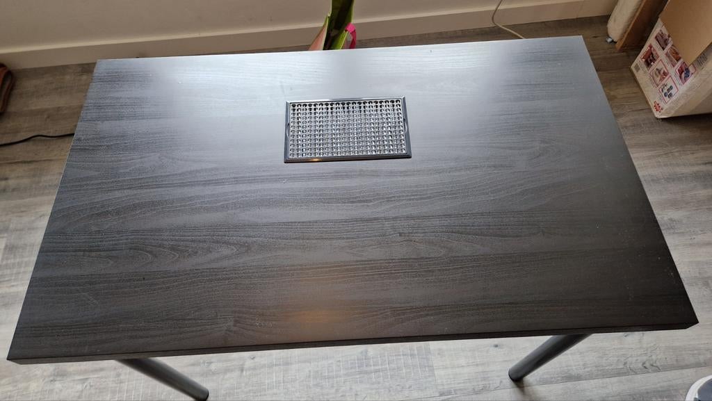Tafel met afzuigsysteem, Ophalen