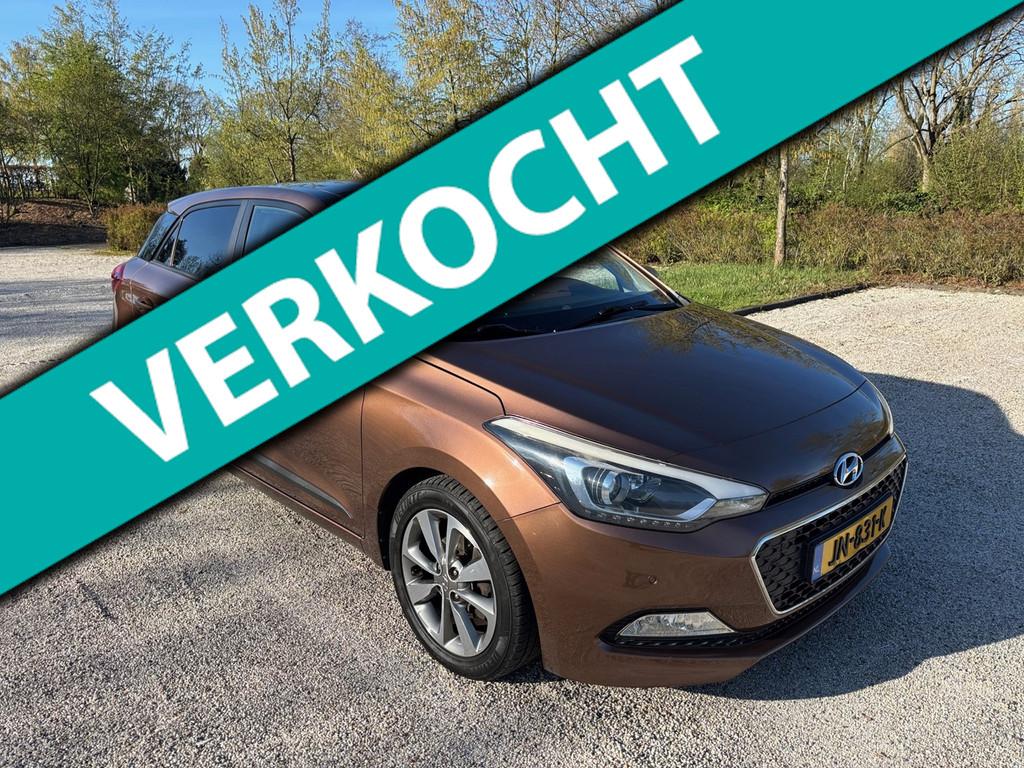 Hyundai I20 1.2 HP i-Motion Premium I Pano dak I, Auto's, 4 cilinders, Bruin, Parkeersensor, Origineel Nederlands