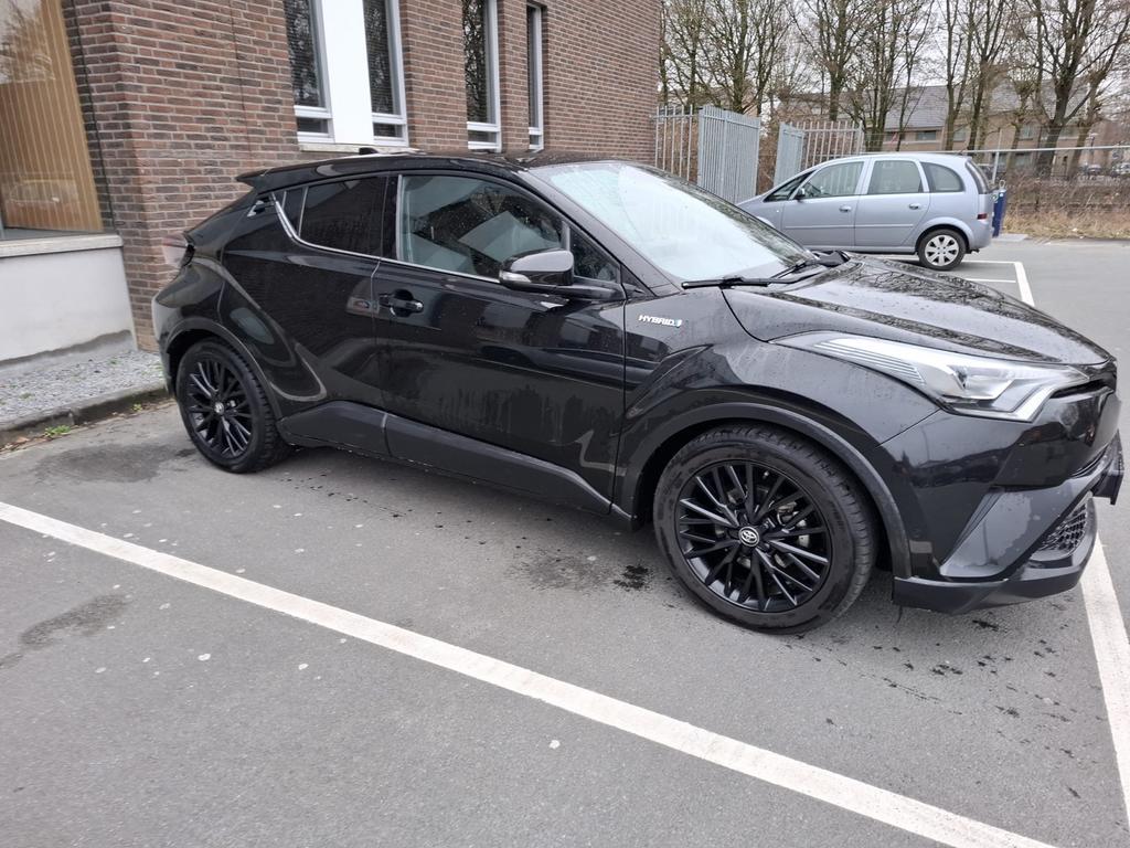 Toyota C-HR 1.8 Hybrid 122pk CVT 2017 Zwart, Auto's, Toyota, 725 kg, 4 cilinders, Zwart, 75 €/maand