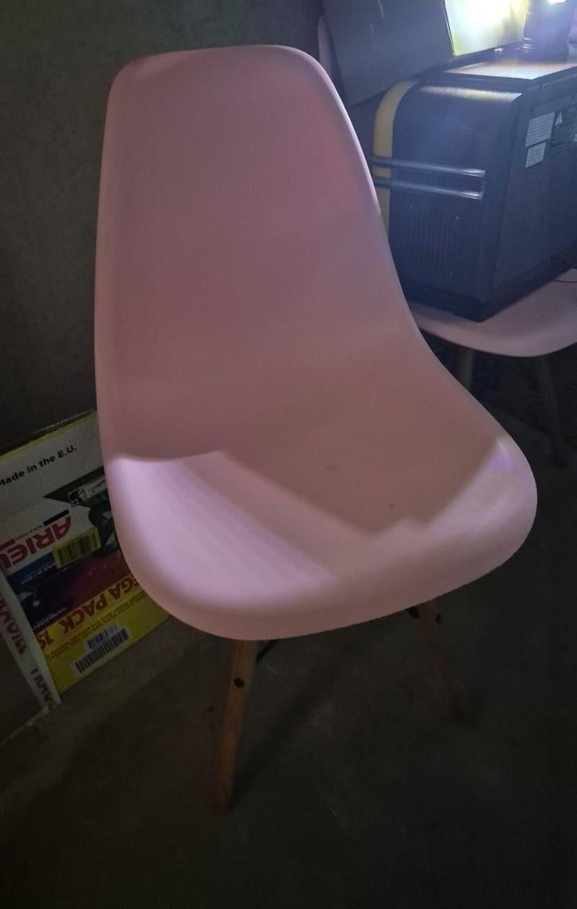 1x Roze Stoel, Gebruikt, Twee, Overige kleuren, Ophalen
