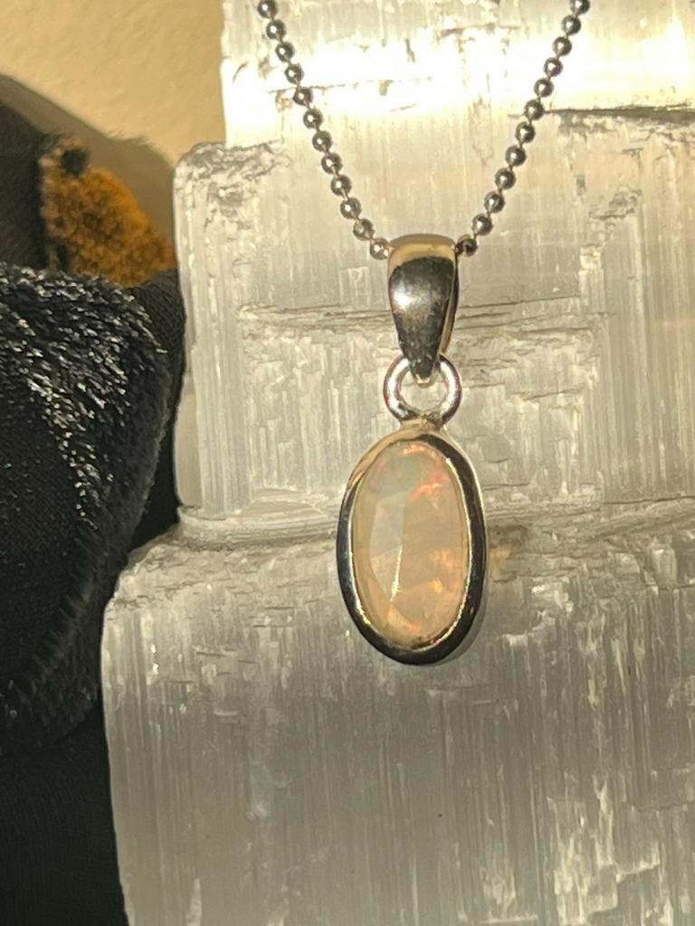 Opaal edelopaal hanger beschermt vreugde welvaart love, Ophalen of Verzenden, Nieuw, Zilver, Met edelsteen