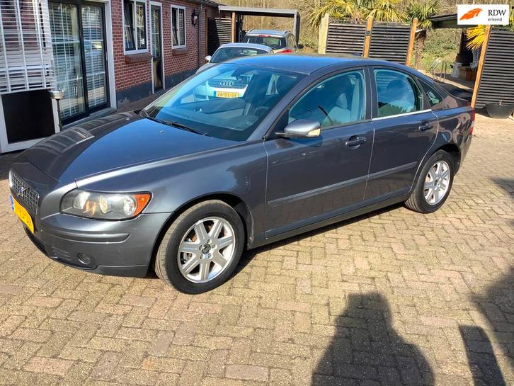 Volvo S40 1.8 Momentum neuwe apk tot 3-2027, Auto's, Volvo, Bedrijf, Te koop, S40, ABS, Airbags, Airconditioning, Boordcomputer