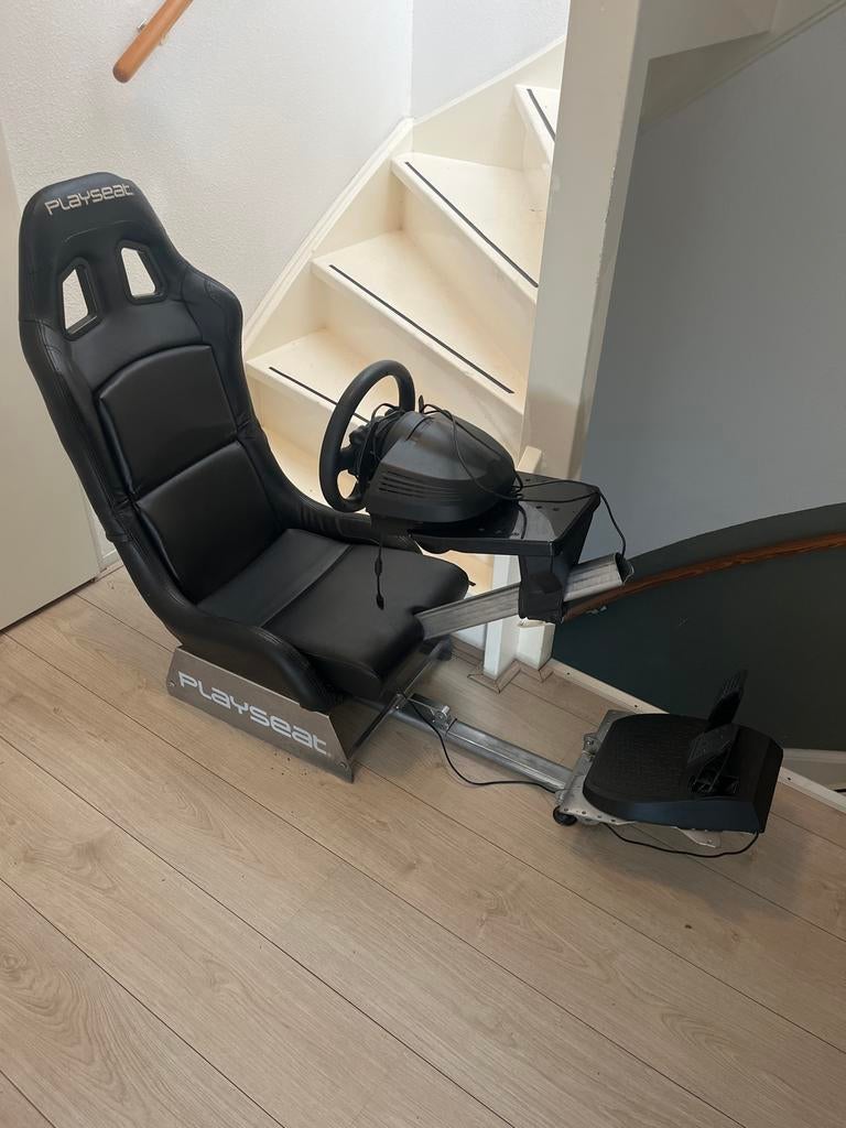 Playseat met Thrustmaster TMX Force Feedback stuur, Spelcomputers en Games, Ophalen, Gebruikt, 1 speler, Racen en Vliegen