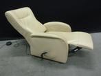Nette relaxfauteuil / sta op stoel / fauteuil / creme leder