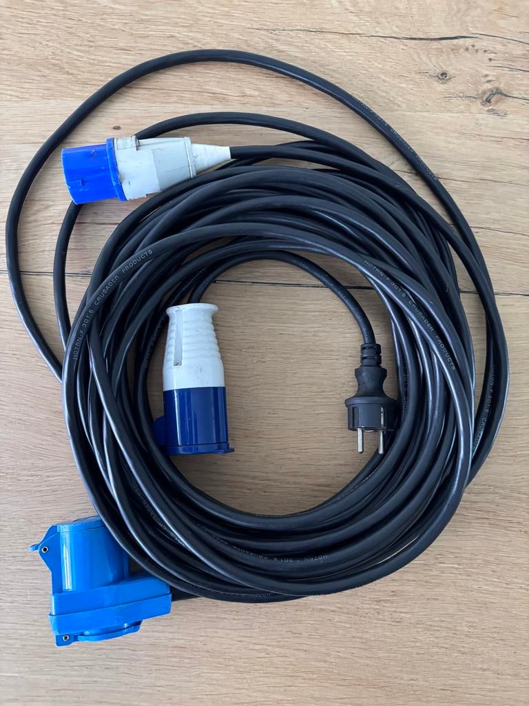 CEE kabel 20 meter met verloopstekker, Doe-het-zelf en Verbouw, Elektra en Kabels, Ophalen of Verzenden, Zo goed als nieuw, Kabel of Snoer