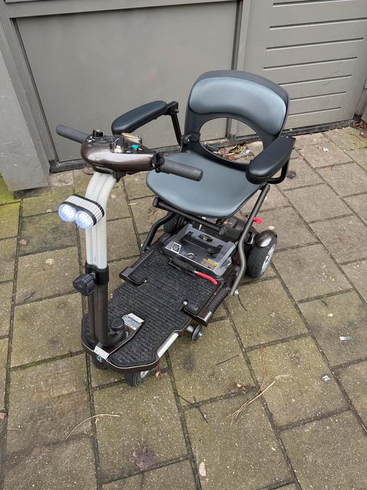 NIEUWSTAAT opvouwbare scootmobiel mango bobby deluxe, Diversen, Rolstoelen, Zo goed als nieuw, Elektrische rolstoel, Inklapbaar