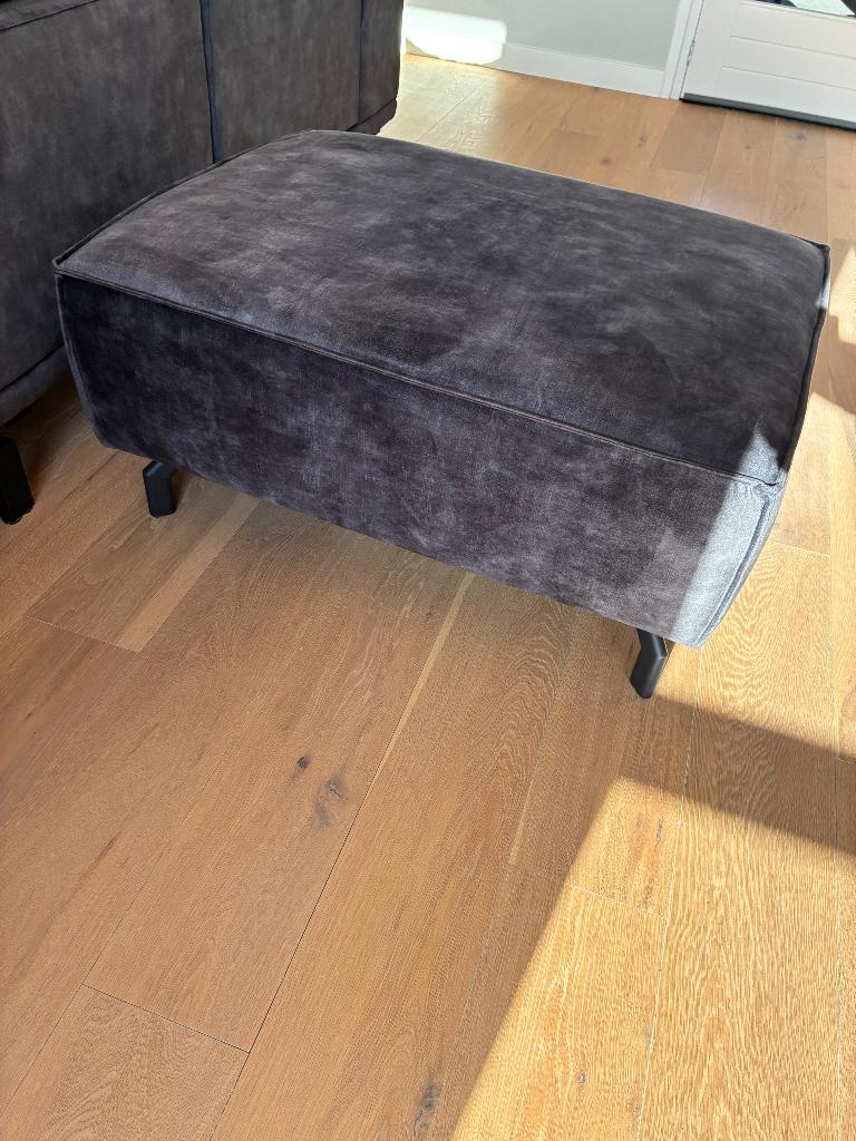 Grijze poef, Ophalen, 50 tot 75 cm, Zo goed als nieuw, 75 tot 100 cm