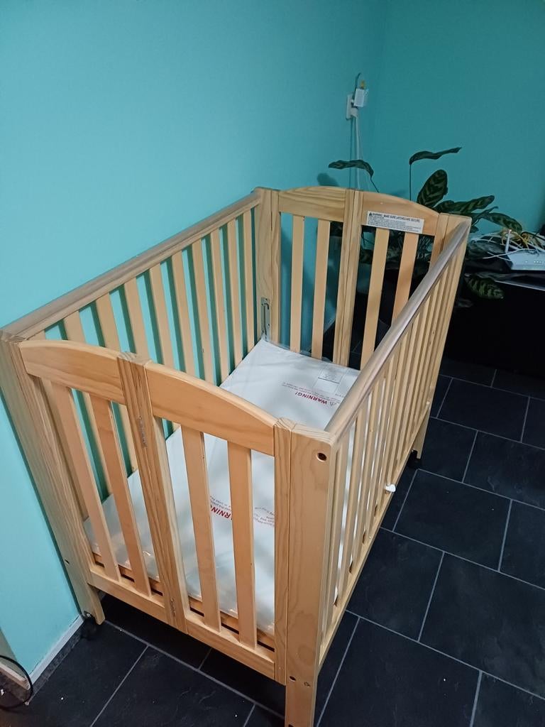 Kinderbox op wielen met matras - Nieuw (beschadigd), Ophalen, Gebruikt, Rechthoekig, Wieltjes