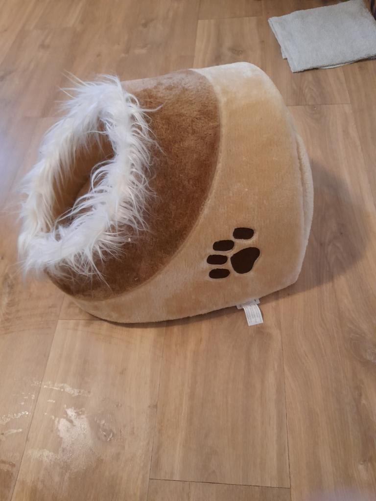 Trixie kattenmandje kattenholletje 2 stuks beige/bruin, Ophalen of Verzenden, Zo goed als nieuw
