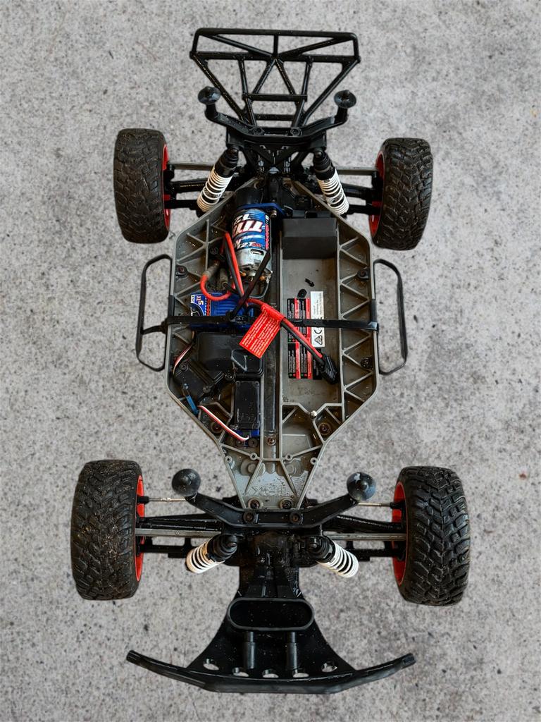 Traxxas slash 4x4, Hobby en Vrije tijd, Modelbouw | Radiografisch | Auto's, Gebruikt, Auto offroad, RTR (Ready to Run), Schaal 1:8