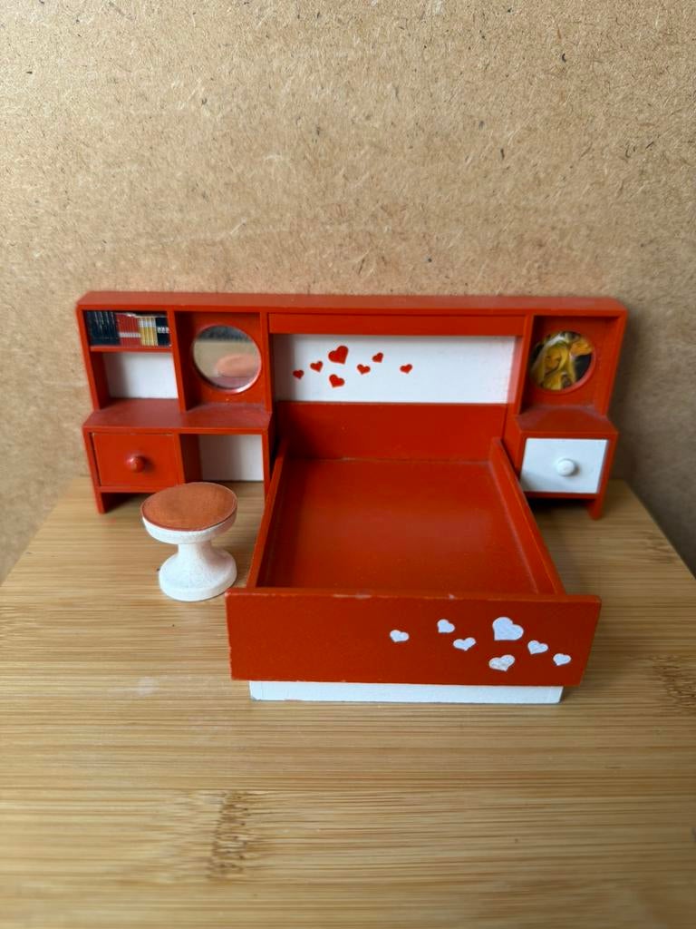Lundby bed - hxbxd 7.8x19.5x12.5cm + kruk - hout, Ophalen of Verzenden, Zo goed als nieuw, Poppenhuis