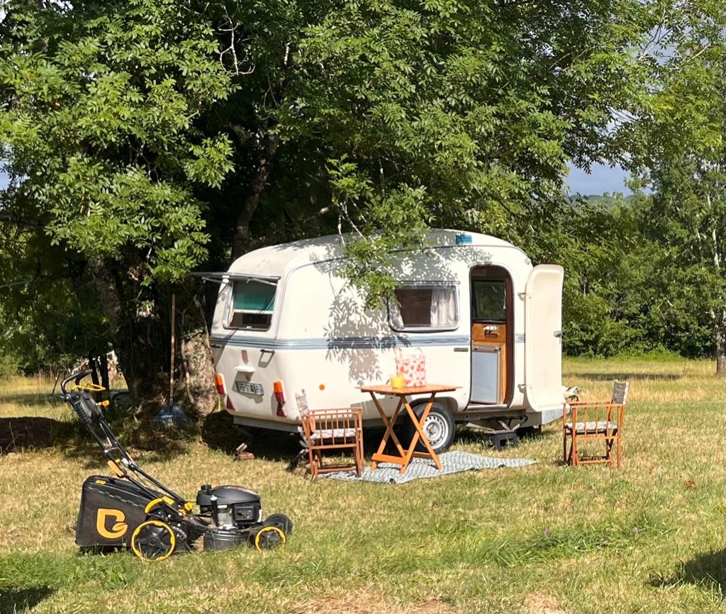 BIOD caravan 2L(bambi), Caravans en Kamperen, Caravans, Tot en met 2, Treinzit, Lengtebed, Schokbreker