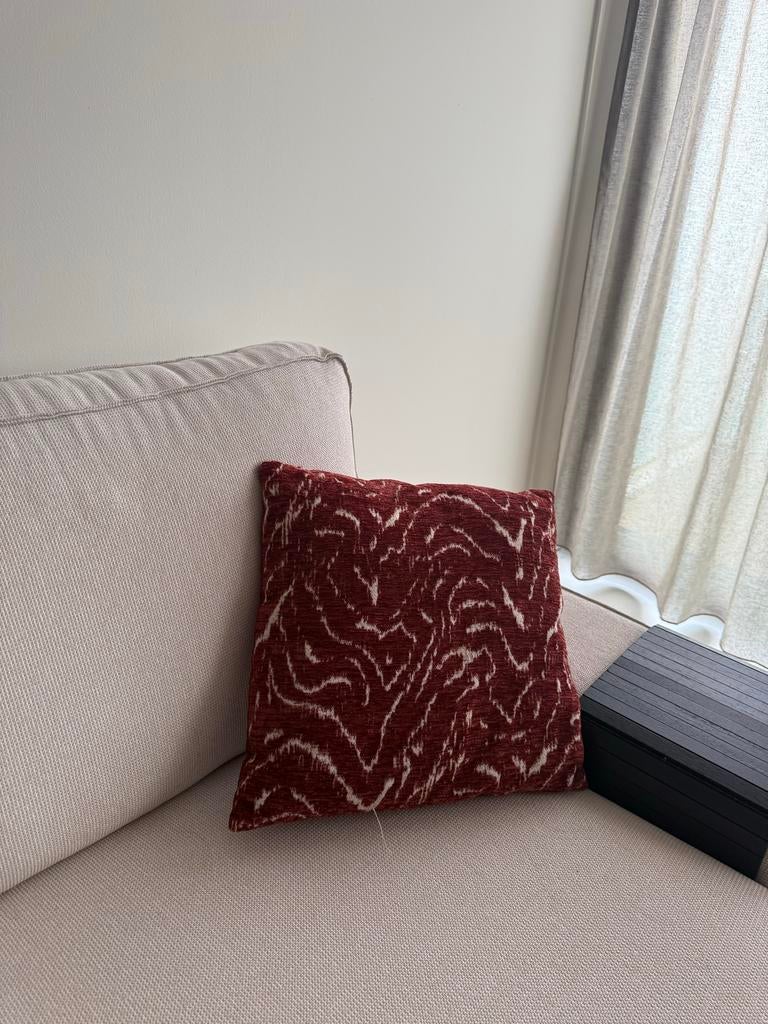 Zebra Bordeaux Sierkussen - Stijlvol en Comfortabel, Huis en Inrichting, Ophalen, Zo goed als nieuw, Rood, Vierkant