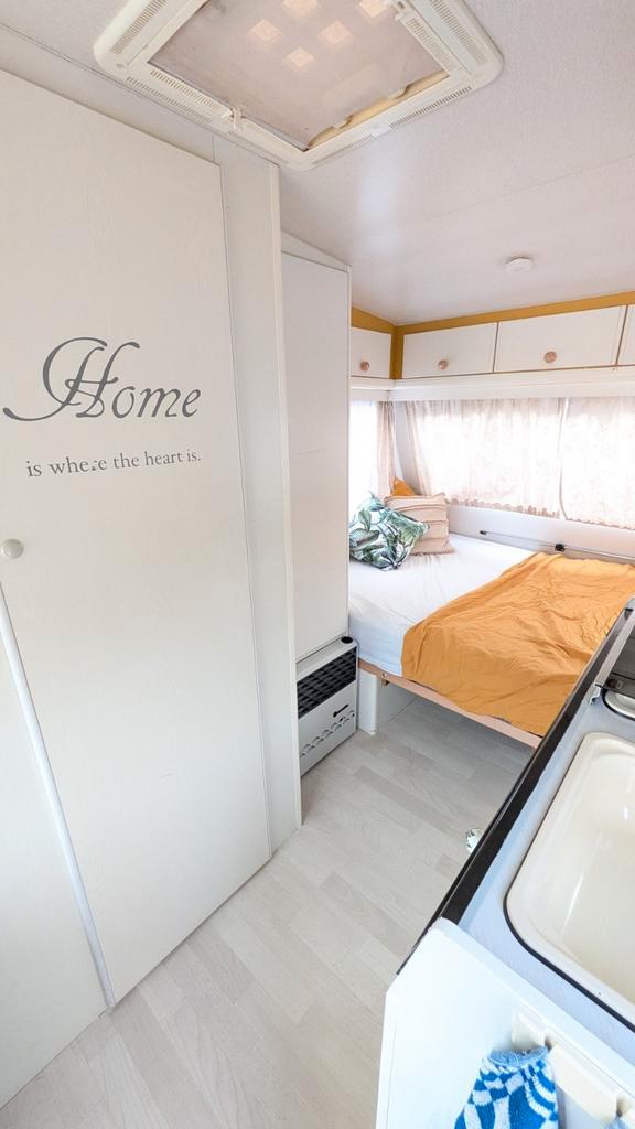 Adria Linea met stapelbed ️, Caravans en Kamperen, Caravans, Particulier, Rondzit, Adria, Douche, Koelkast, Luifel, Ophalen