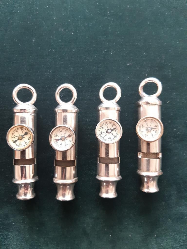 4 padvinders fluiten.  Met kompas., Verzamelen, Scouting, Ophalen of Verzenden, Overige typen