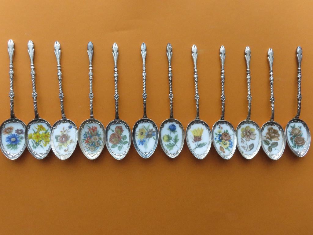 Brocante emaille bloemen lepeltjes, Antiek en Kunst, Antiek | Bestek, Verzenden