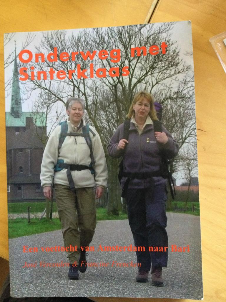 ONDERWEG MET SINTERKLAAS. EEN VOETTOCHT VAN AMSTERDAM NAAR B, Ophalen of Verzenden, Zo goed als nieuw, Europa