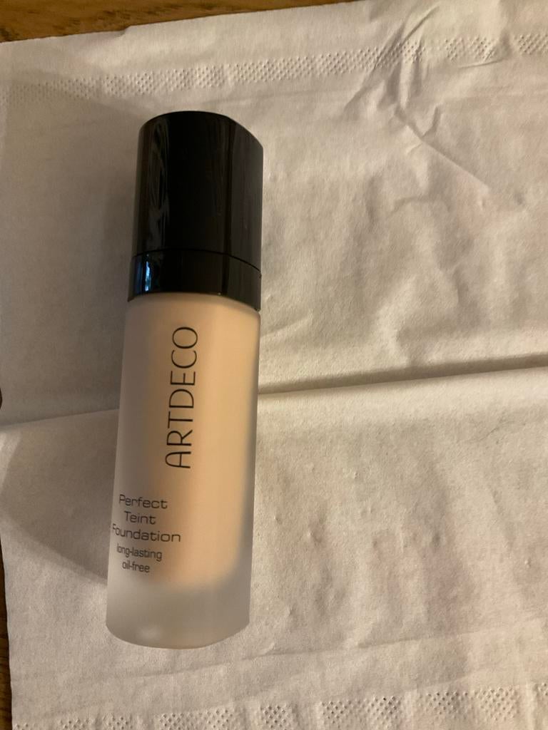 ARTDECO Perfect Teint Foundation - Olievrij - Beige, Gehele gezicht, Beige, Nieuw, Ophalen of Verzenden