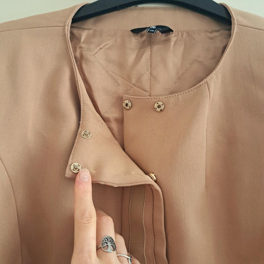 Elisabetta Franchi blazer chic model met gesp maat M, Maat 38/40 (M), Elisabetta Franchi, ., Beige