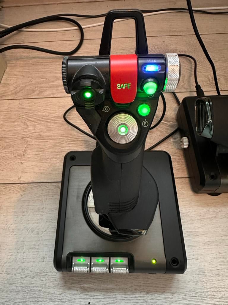 Saitek X52 Pro Flight Simulator Joystick, Ophalen of Verzenden, Zo goed als nieuw