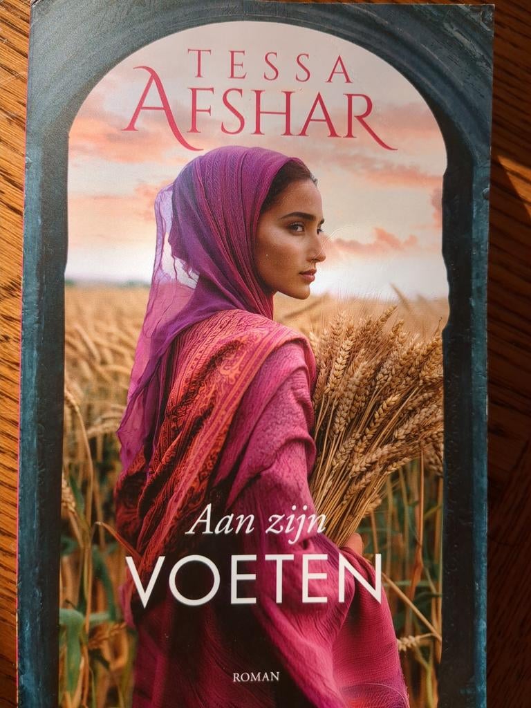 Aan zijn voeten - Tessa Afshar, Boeken, Romans, Ophalen of Verzenden, Zo goed als nieuw, Tessa Afshar, Nederland
