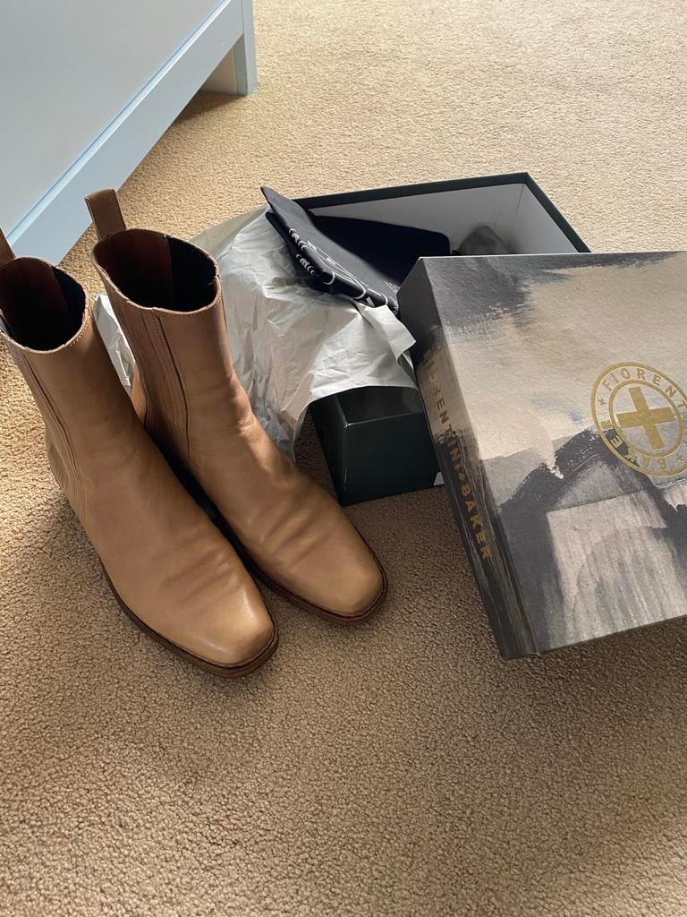 laarzen van Fiorentini + Baker zandkleur maat 40 (41), Kleding | Dames, Schoenen, Hoge laarzen, Beige, Ophalen of Verzenden, Zo goed als nieuw
