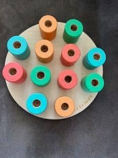 Lovevery Houten Stapel Pennenbord, Ophalen, Zo goed als nieuw