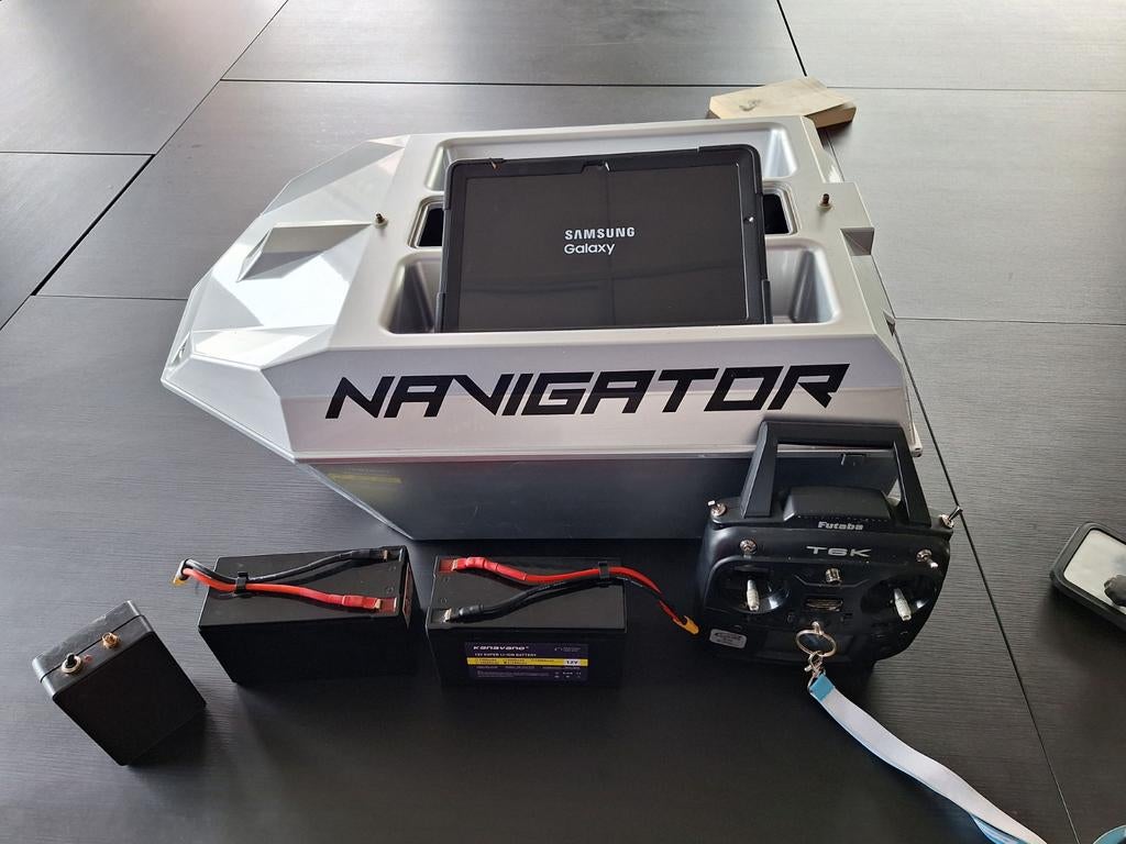 Navigator voerboot, Hobby en Vrije tijd, Modelbouw | Radiografisch | Auto's, Ophalen, Zo goed als nieuw, Overige schalen, Auto offroad