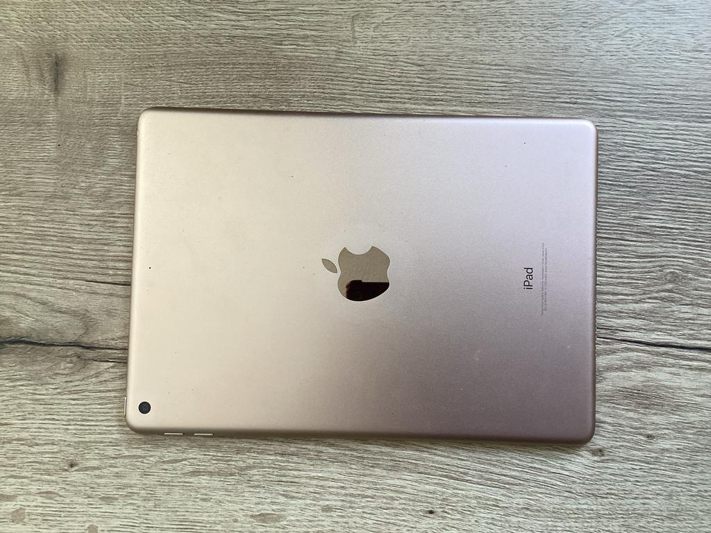 iPad 5e generatie, Model A1822, 128 GB, Computers en Software, Apple iPads, 10 inch, Gebruikt, Apple iPad, Ophalen of Verzenden